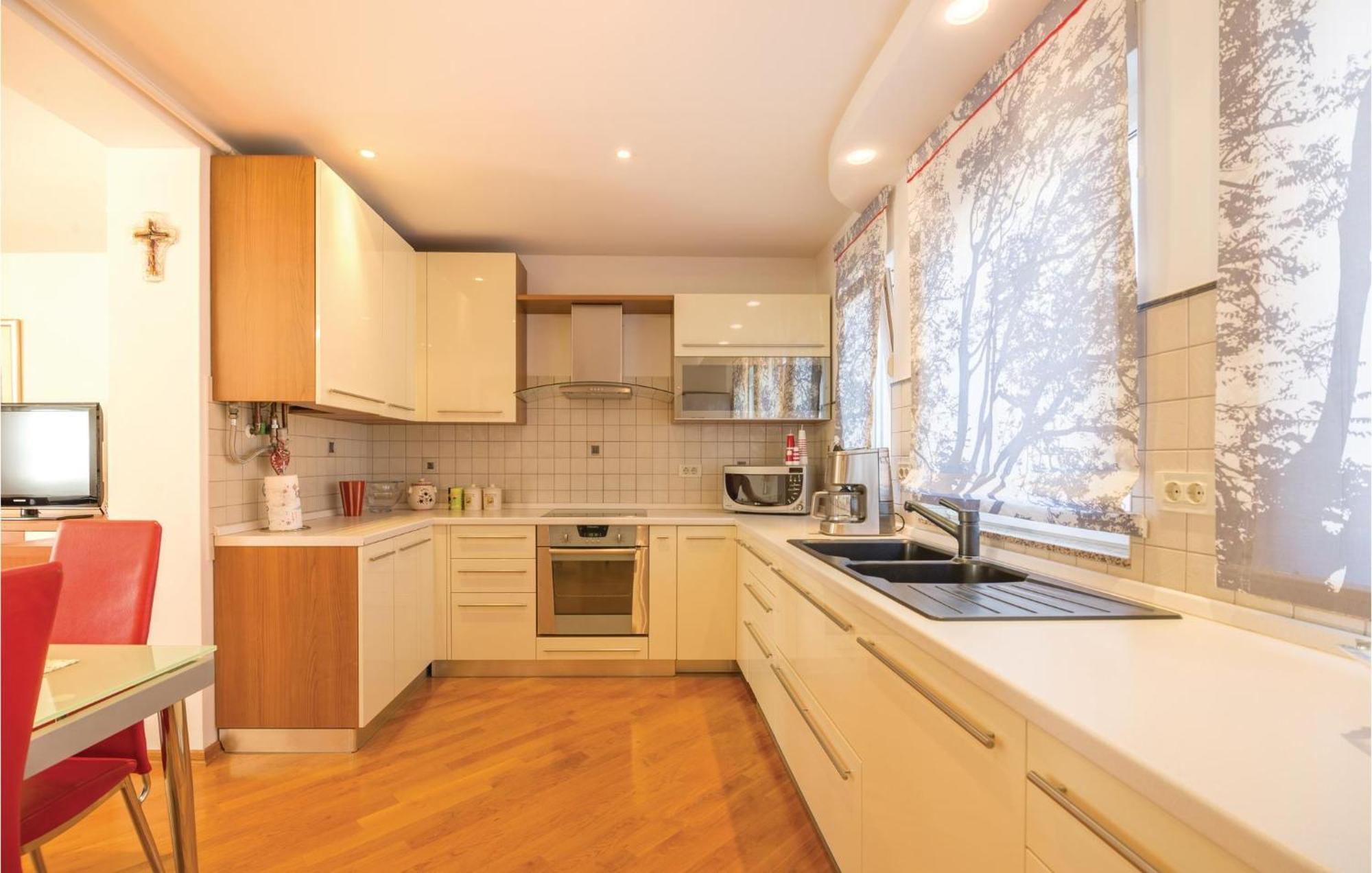 Cozy Apartment In Rijeka With Kitchen 외부 사진