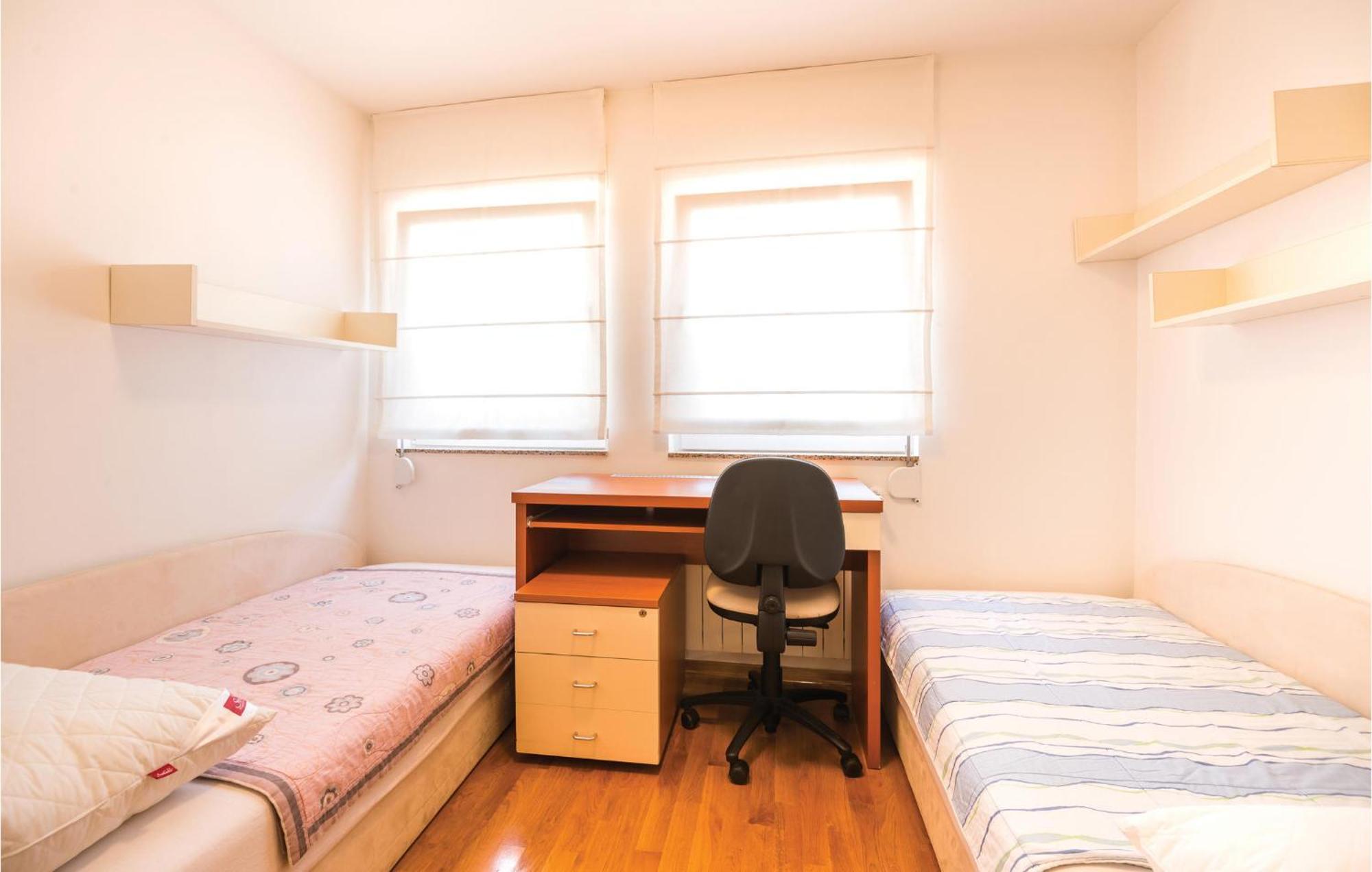 Cozy Apartment In Rijeka With Kitchen 외부 사진