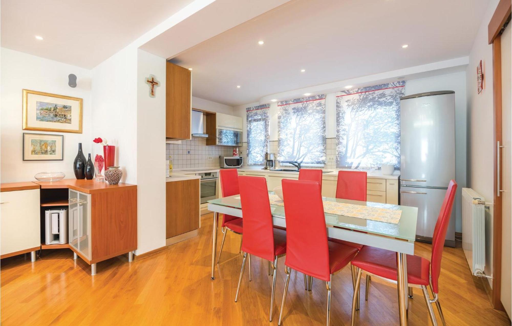 Cozy Apartment In Rijeka With Kitchen 외부 사진